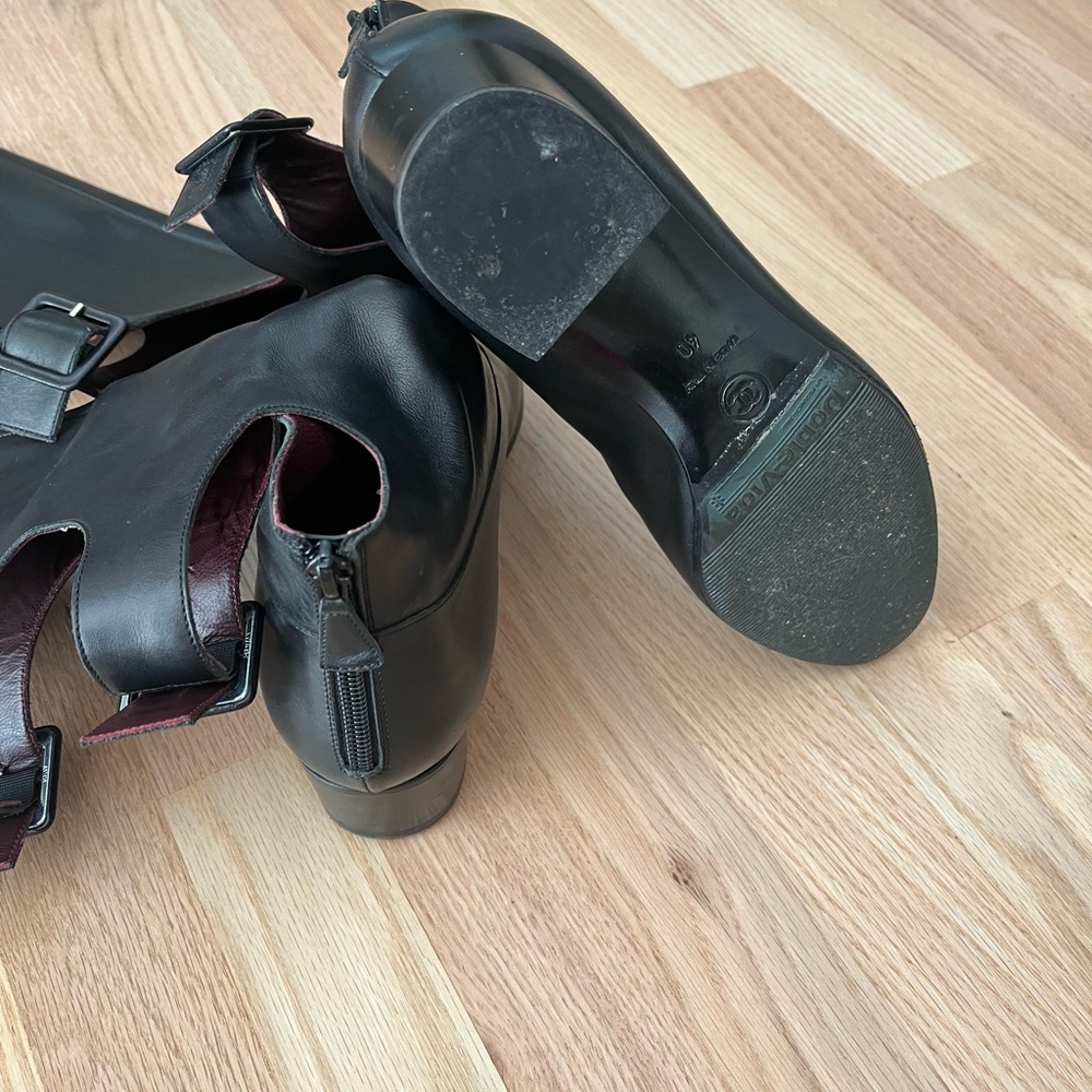 Chanel leather boots, Sz 40 - Picture 4 of 9